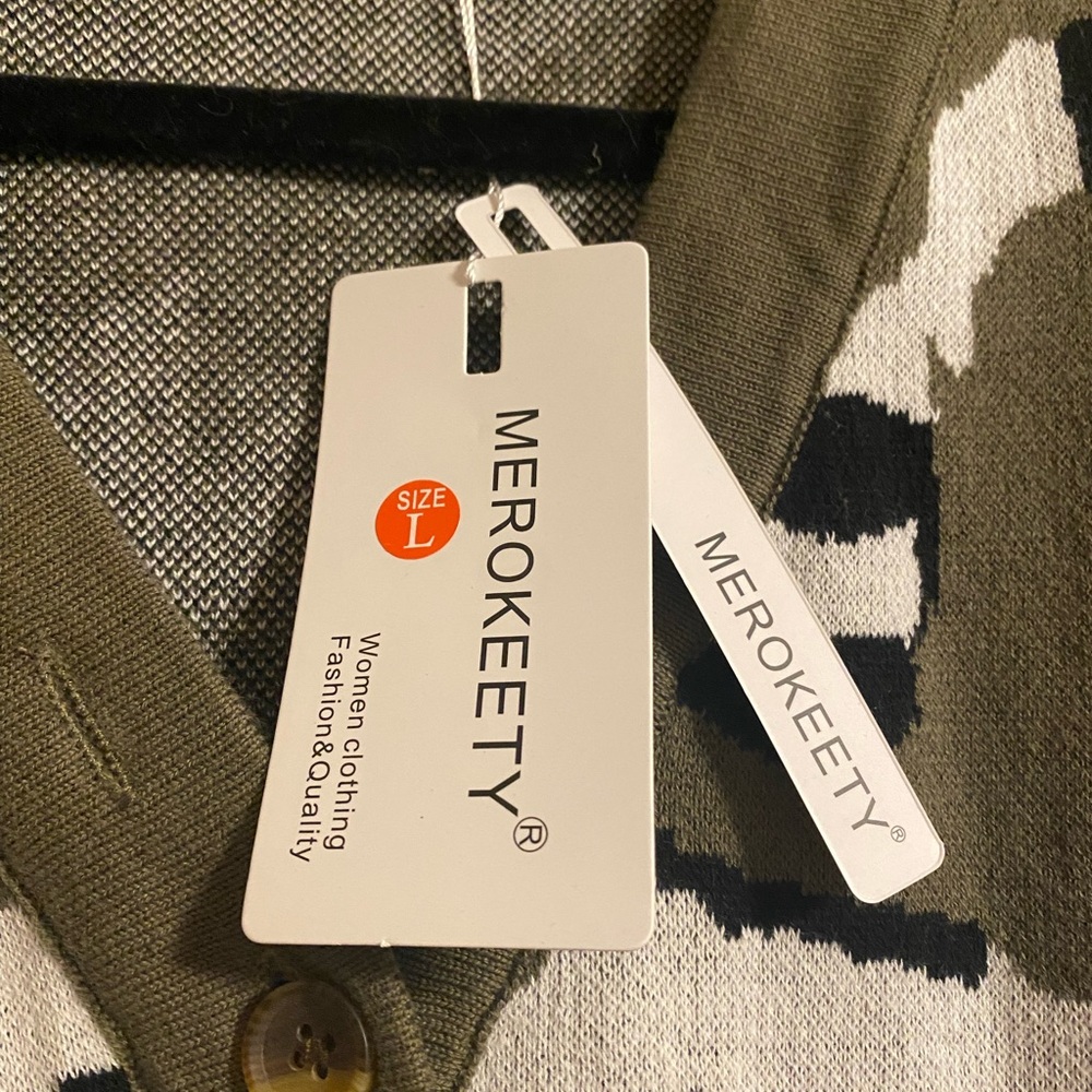 Merokeety 5 Button Camo sweater.